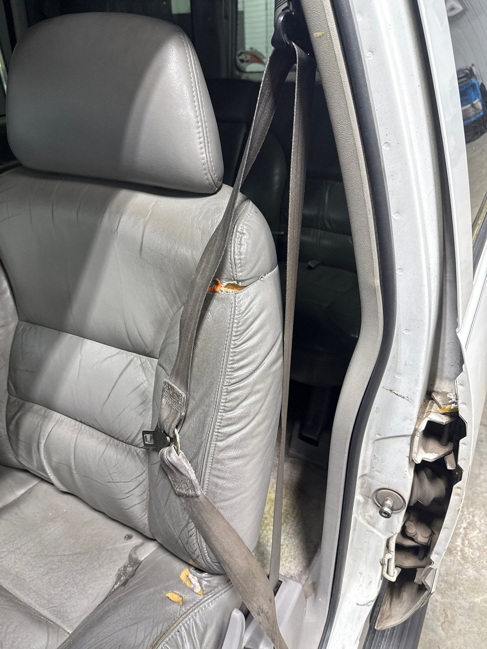 1999 Chevrolet Tahoe- Front Seat Belt