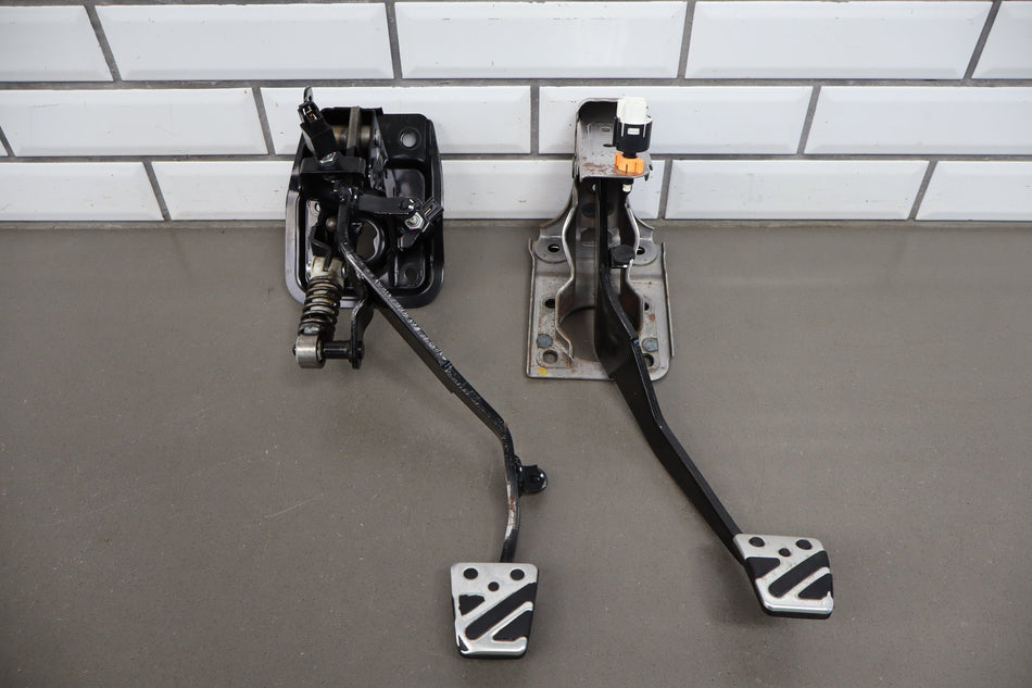 08-15 Mitsubishi Lancer Evo X Clutch And Brake Pedal Assembly