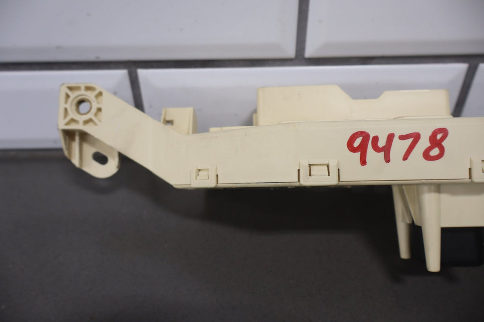 1998-2002 LX470 J100- Passenger Right Cabin Fuse Box