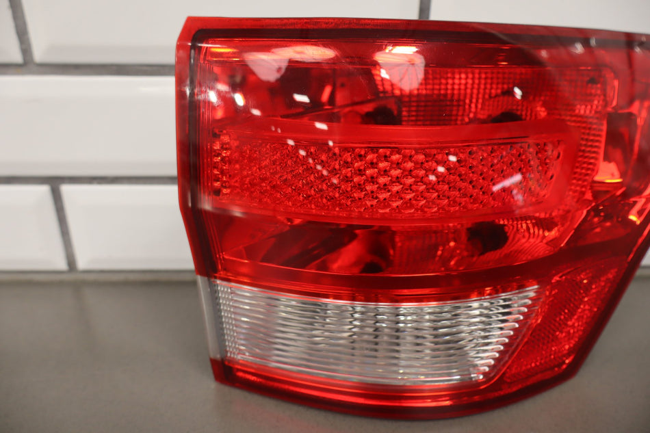 2012 Jeep Grand Cherokee- Right Tail Light