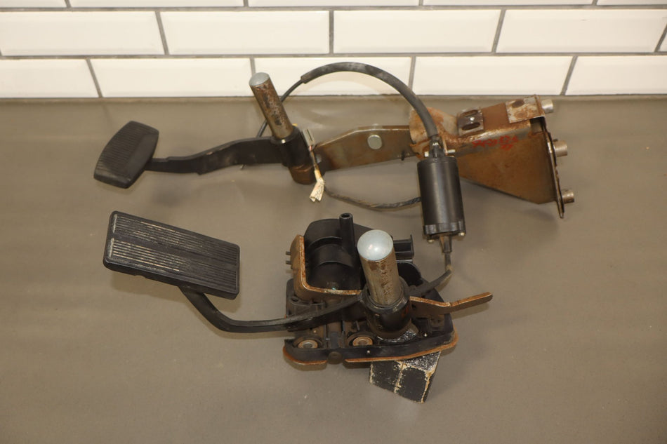 2004 Ford F-250 Super Duty Pedal Assembly OEM