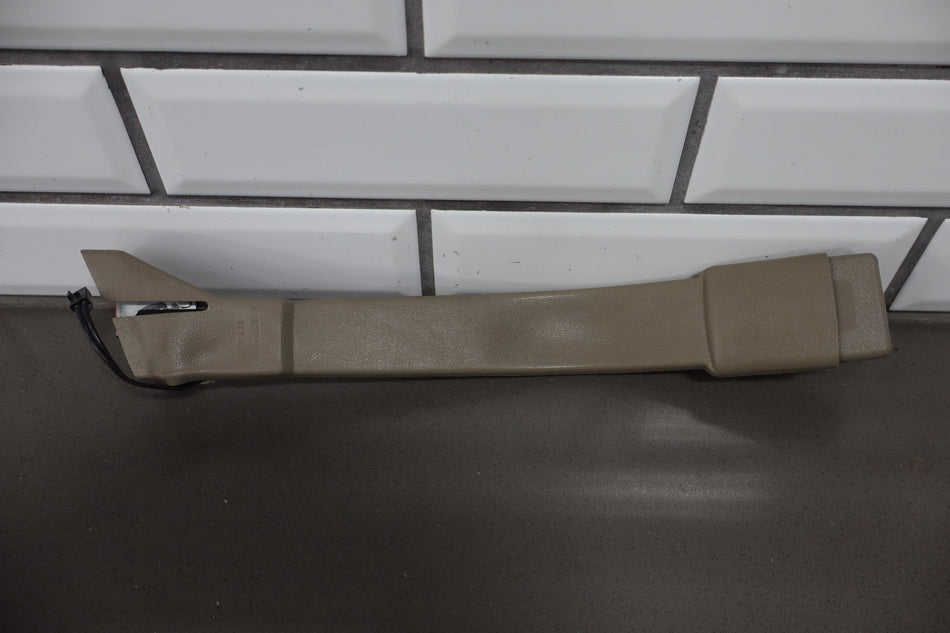 1999-2000 Cadillac Escalade Right Front Seat Belt Buckle OEM