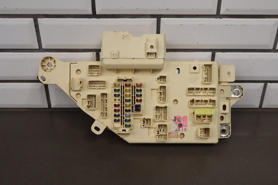 1998 Lexus LX470 J100 4.7L Cabin Fuse Box