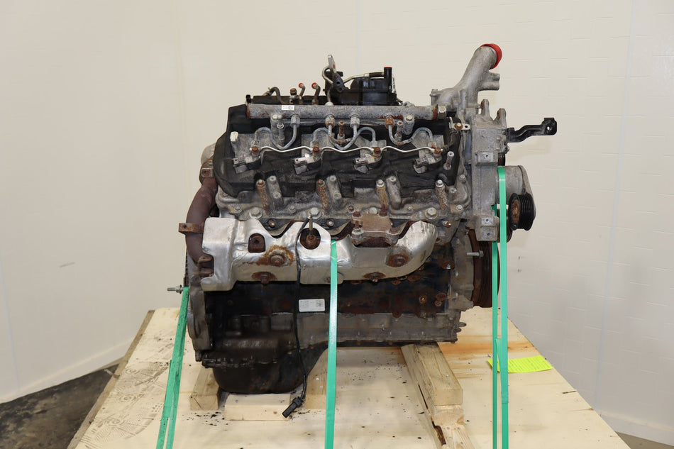 17-19 Chevy GMC 6.6 L5P Duramax Diesel Engine 178527 Miles Mount Thread Damage