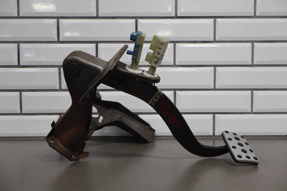 2006 Pontiac GTO Brake Pedal OEM