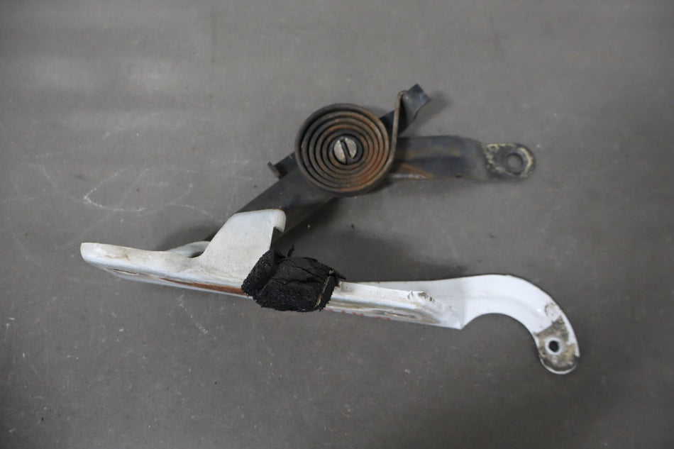 2000 Cadillac Escalade GMT400- Hood Hinge