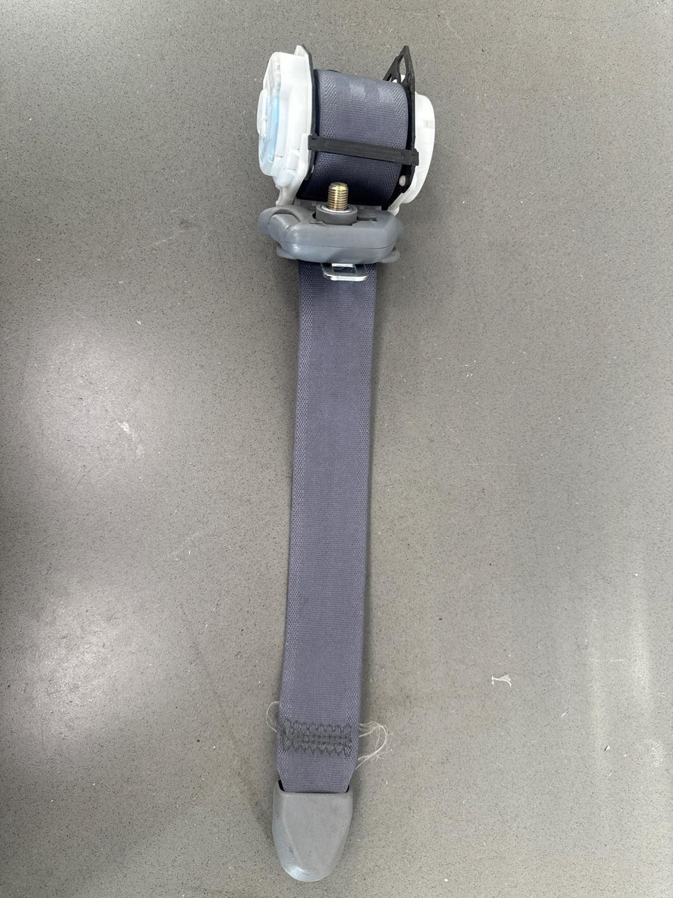 2001 Lexus LX470- Rear Seat Belt