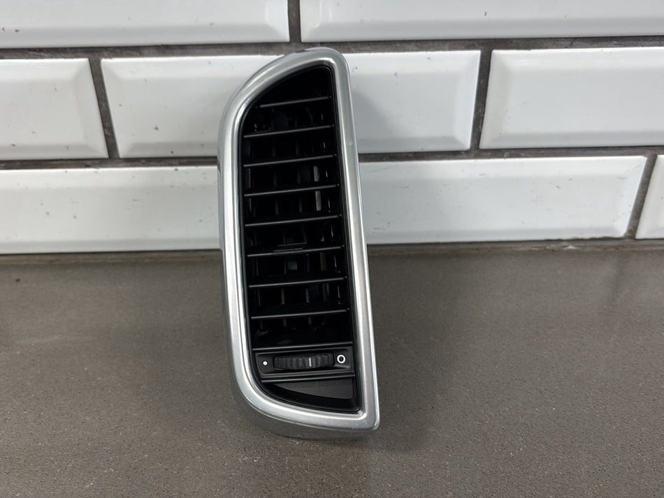 2011-2018 Porsche Cayenne Dash Air Vent Centre OEM