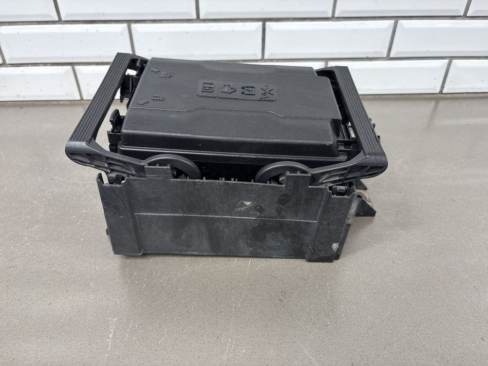 2016 Cadillac Escalade ESV Premium 6.2LL\ Engine Fuse Box 84114437