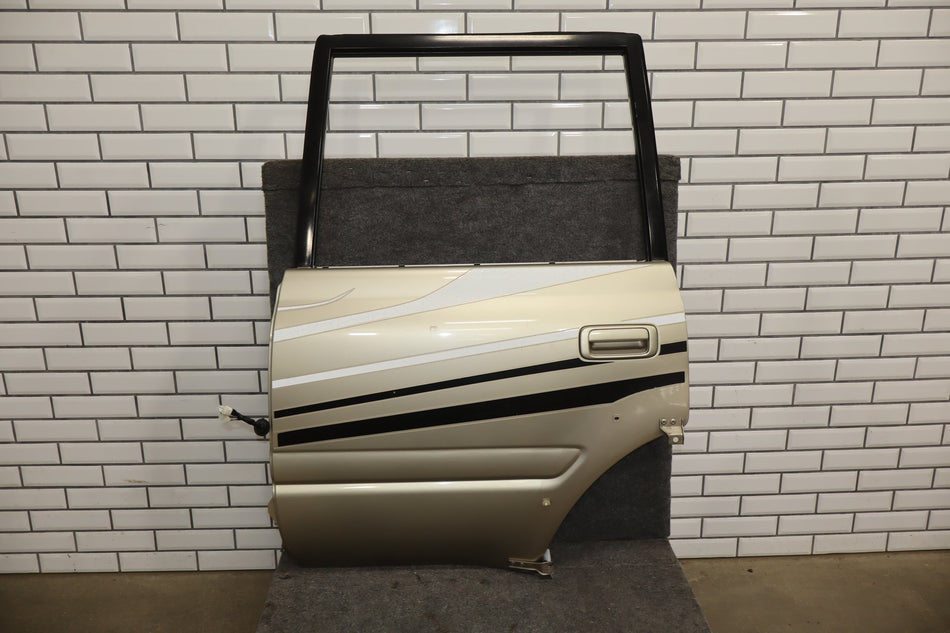 1991-1998 Toyota Land Cruiser Left Rear Door Desert Dune Pearl ( 2AB ) 6700360111
