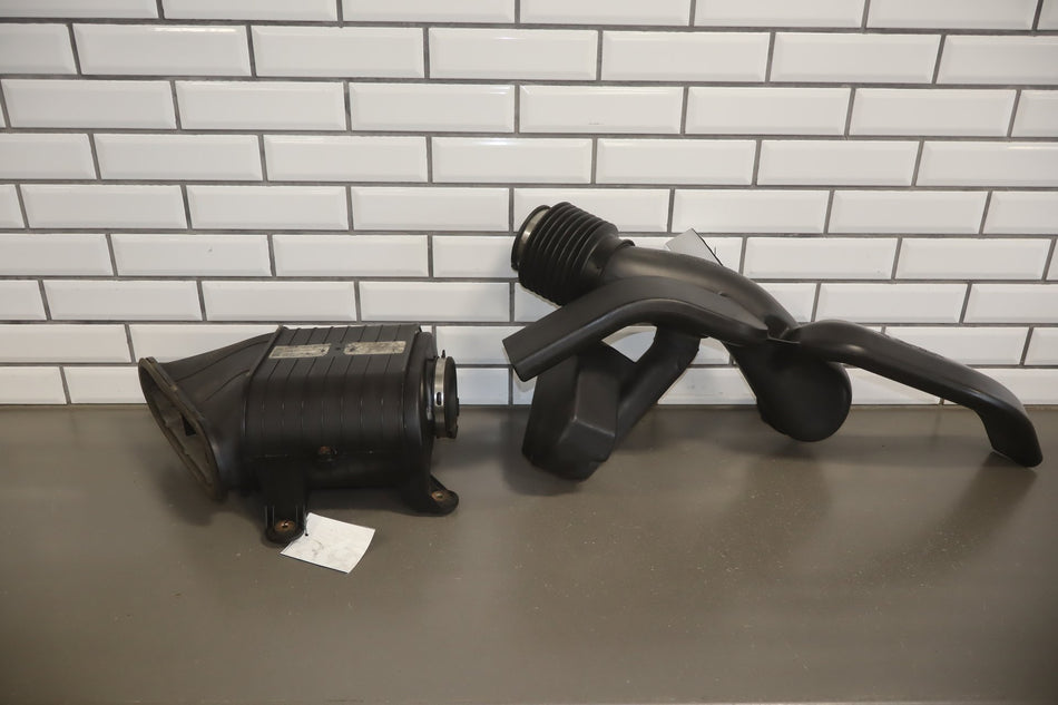 2003-2009 Hummer H2- Air Cleaner With Intake Tube 19153610