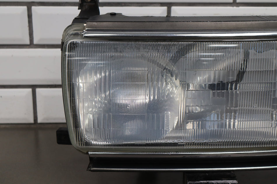 1991-1995 Toyota Land Cruiser Left Headlamp 8111060394