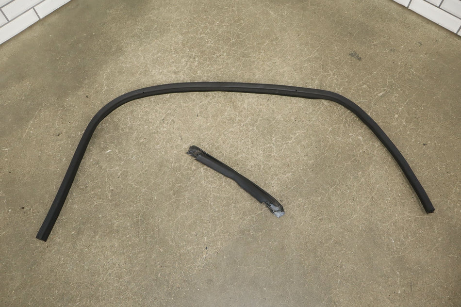 03-06 Chevy SSR LH Left Driver Door Weather Stripping Seal W/Window Roof Seal