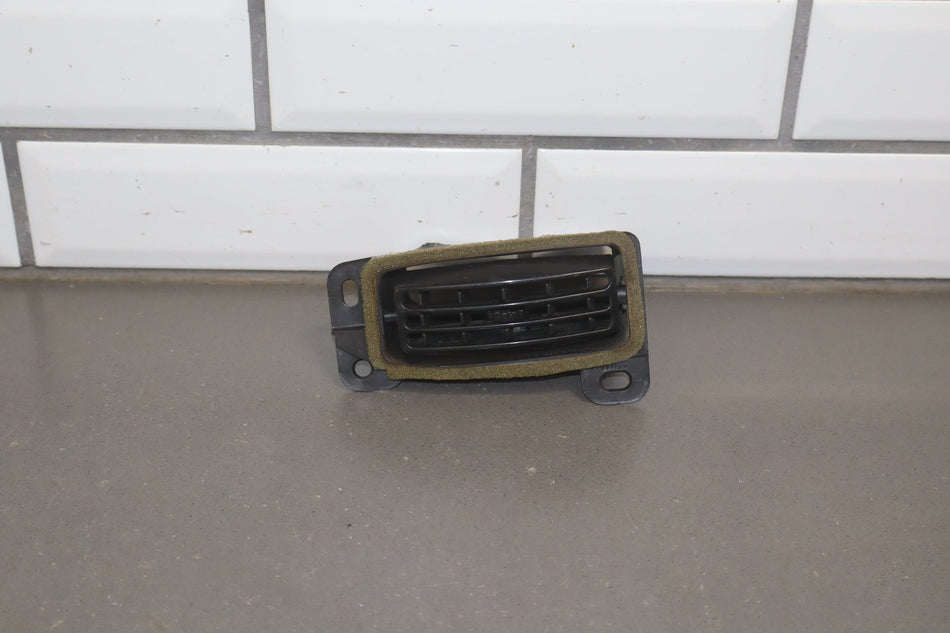 2004-2006 Chevrolet SSR Inner Driver Left Dash Air Vent