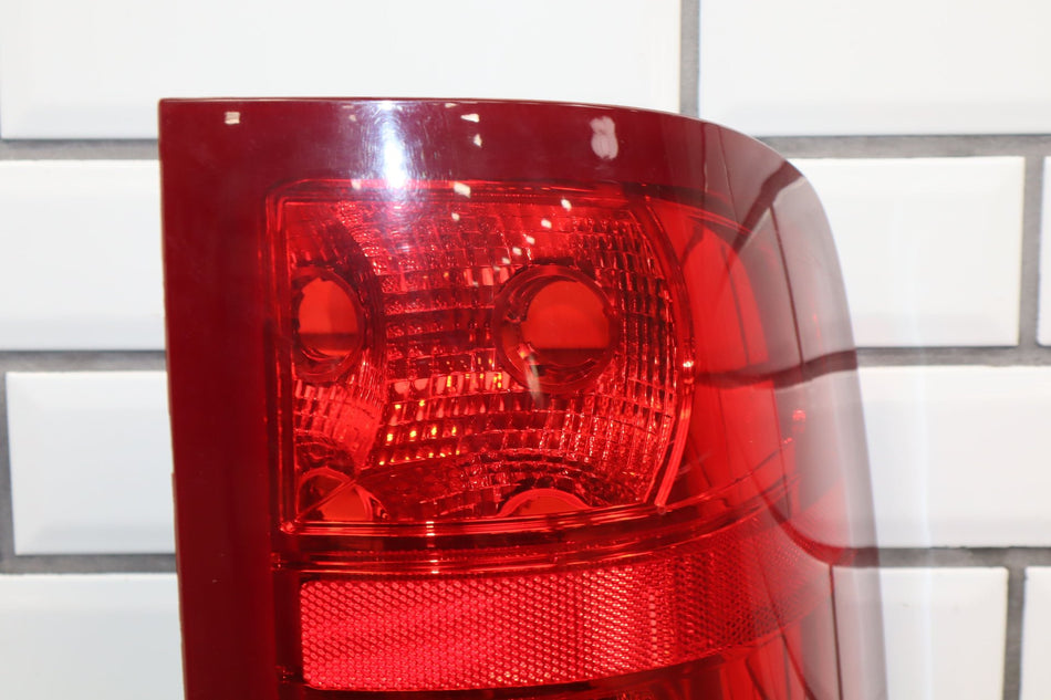 2008 GMC Sierra 2500- Right Tail Light