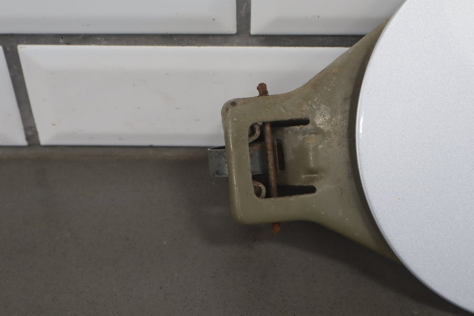 2014-2018 GMC Sierra 1500 Fuel Filler Door Quicksilver GAN