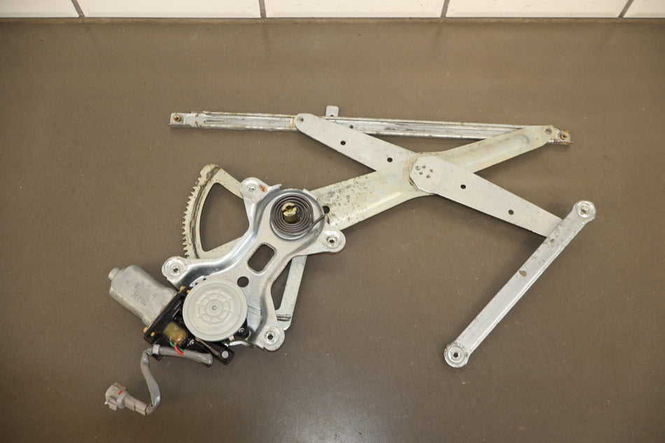 1998-2007 Toyota Land Cruiser Right Front Door Regulator 6980160070 OEM