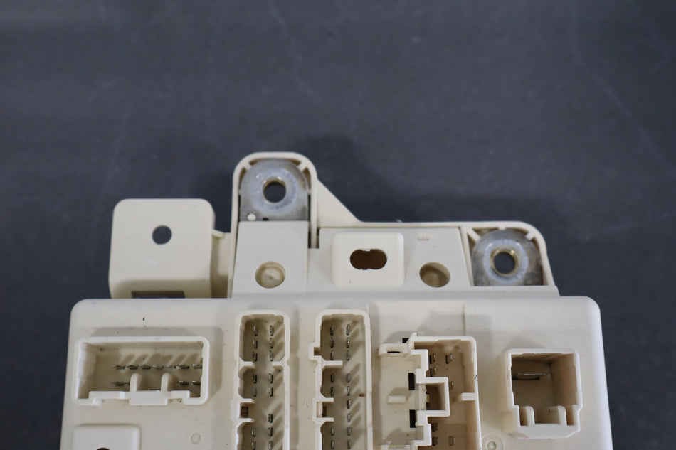 98-02 Toyota Land Cruiser J100 Cabin Fuse Box