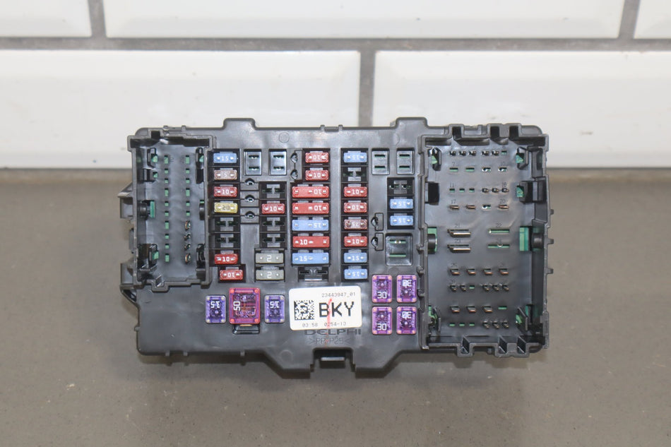 2014 GMC Sierra 1500 SLT 5.3L Gasoline Cabin Fuse Box