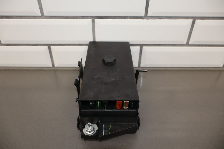 1998-1999 Chevrolet Corvette C5- Engine Fuse Box