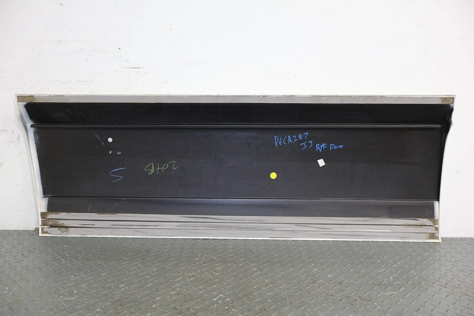 03-06 Cadillac Escalade Right Front Door Molding (White Diamond)