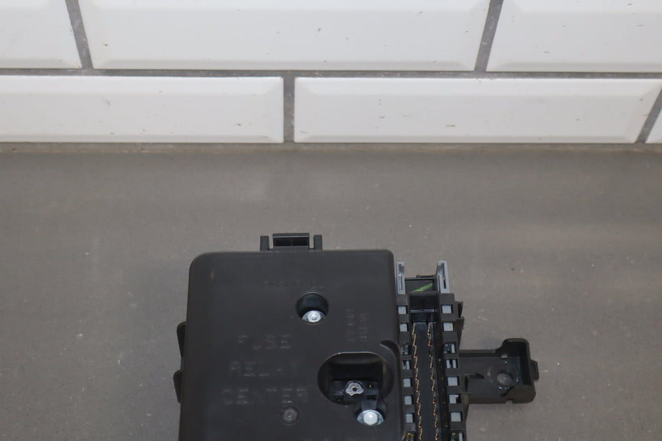 2003-2006 Chevrolet SSR Interior Cabin Fuse Box
