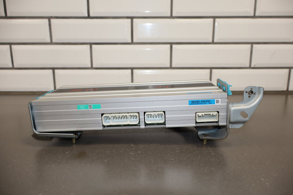 2004-2006 Lexus LS430 Mark Levinson Radio Amplifier OEM