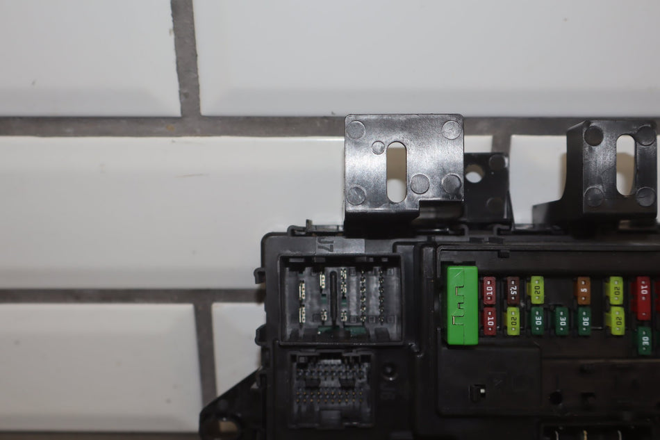 2015-2018 Ford Mustang GT 5.0L Fuse Box Body Control Module BCM SAM