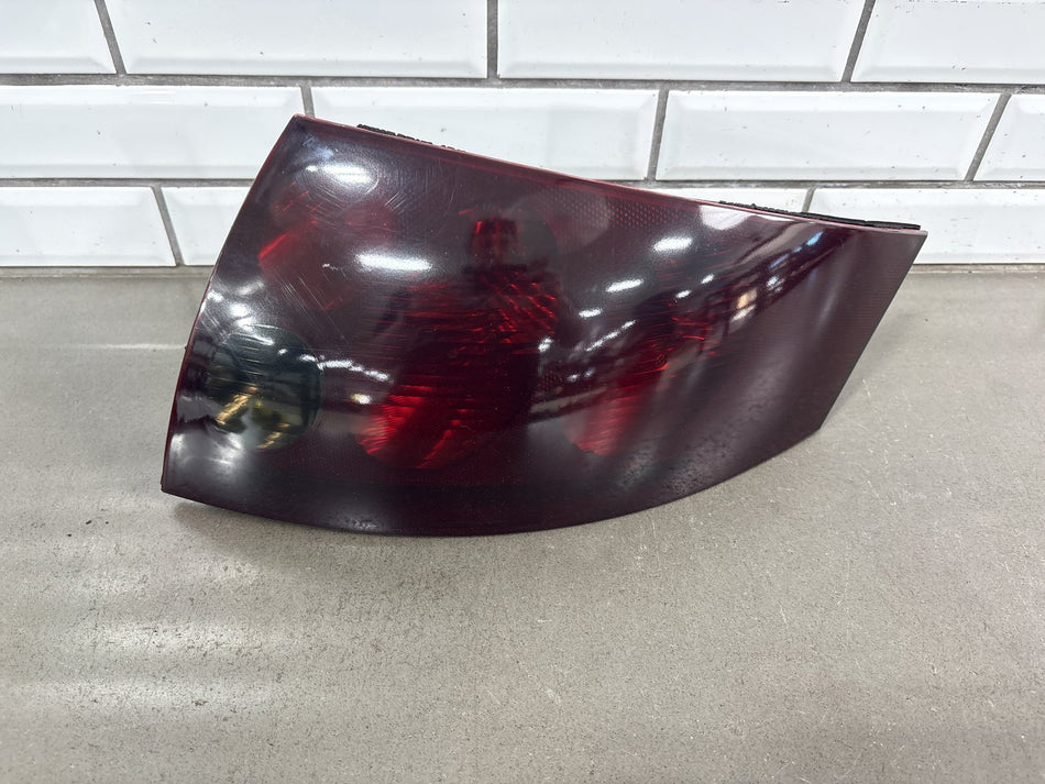 00-06 Audi TT Quattro Coupe 8N Passenger Right RH Tail Light Assembly Halogen