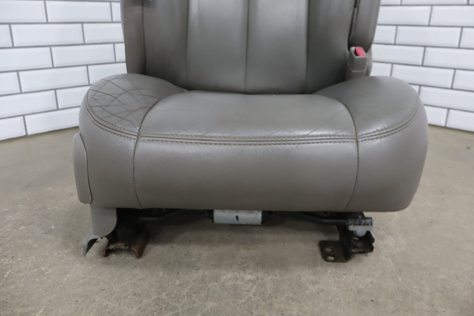 03-07 GMC Sierra/Silverado GMt800 Right Front Seat Leather Pewter 92