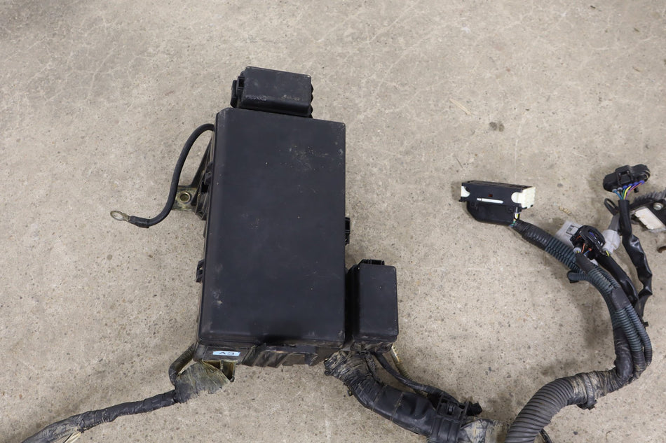 2005 Toyota 4Runner SR5 N210 4.7L Gasoline Engine Fuse Box-Harness Cut