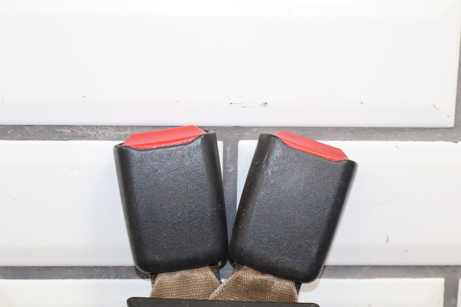 99-07 Ford F250 Super Duty Crew Cab Rear Center Seat Belt Buckle
