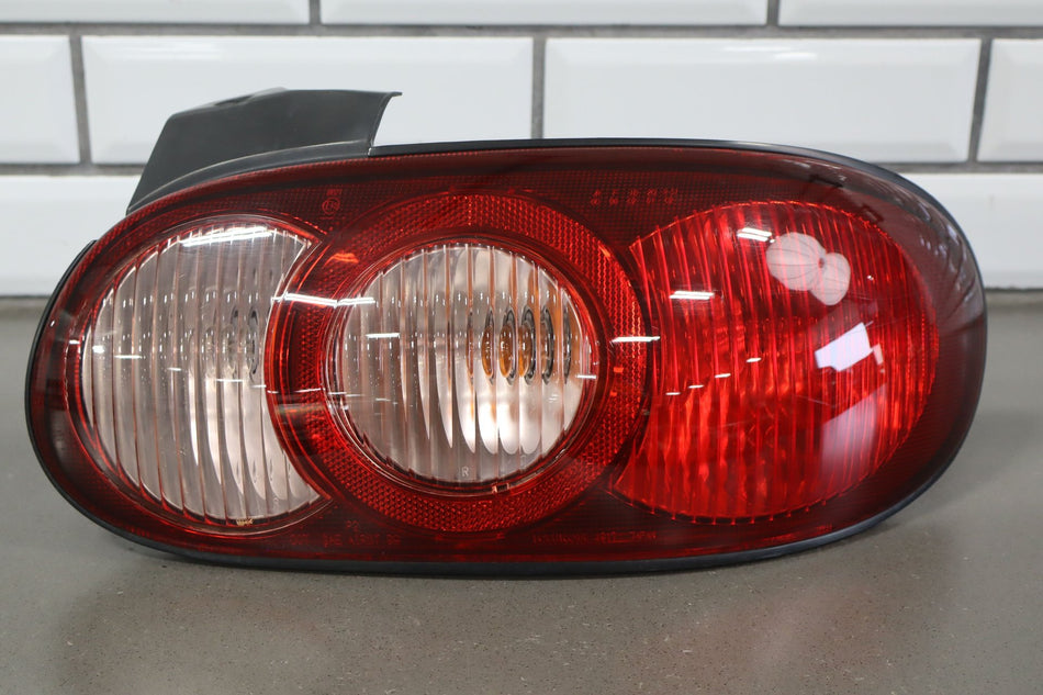 2001-2005 Mazda MX-5 Miata Right Tail Light N06651150