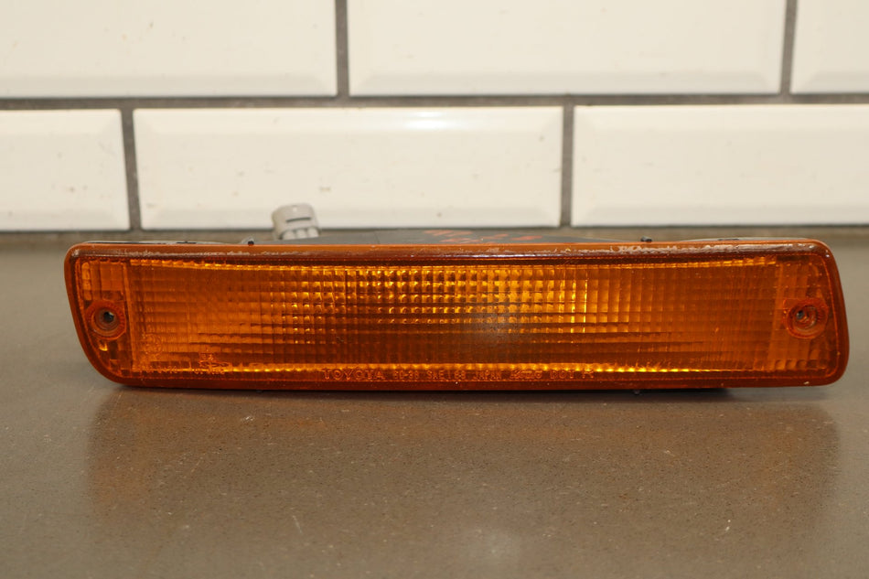 1996-1997 Lexus LX450 Right Front Lamp 8151060361 OEM