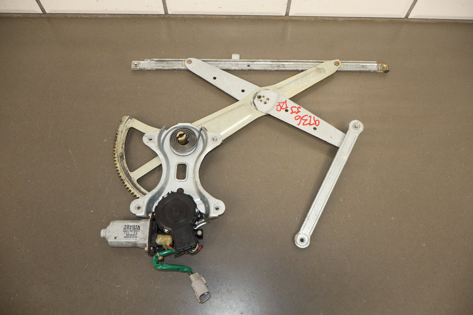 1998-2007 Lexus LX470 Right Front Door Regulator 6980160070 OEM