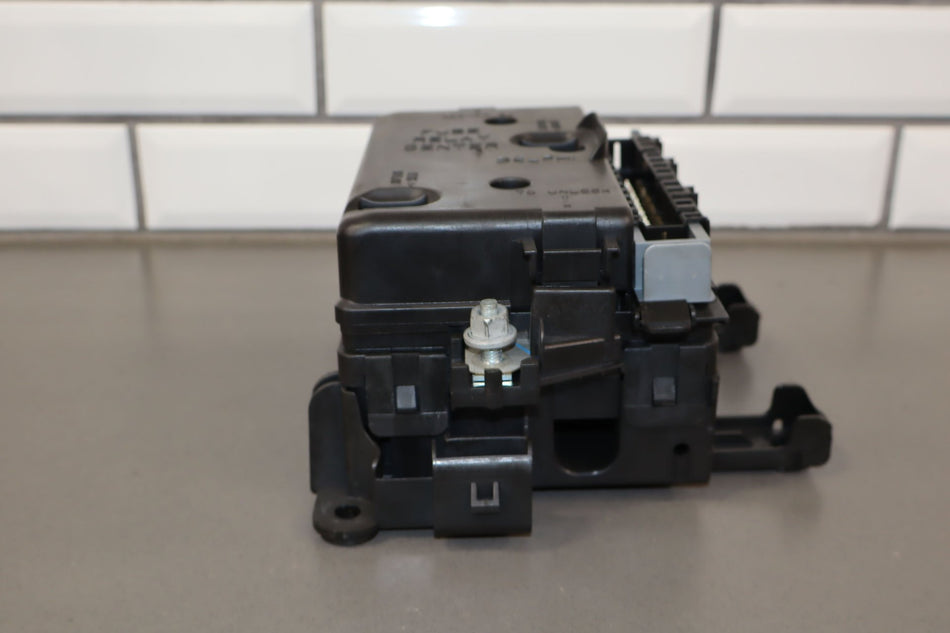 2003 Chevrolet SSR- Cabin Fuse Box