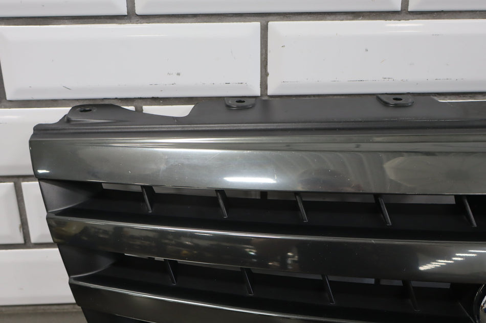 2002-2004 Infiniti M45 Grille OEM