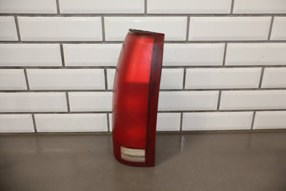 1995 Chevrolet Suburban 2500 GMT400- Taillight Set