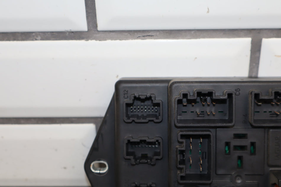 2007 Jaguar XKR 4.2L Gasoline Cabin Fuse Box