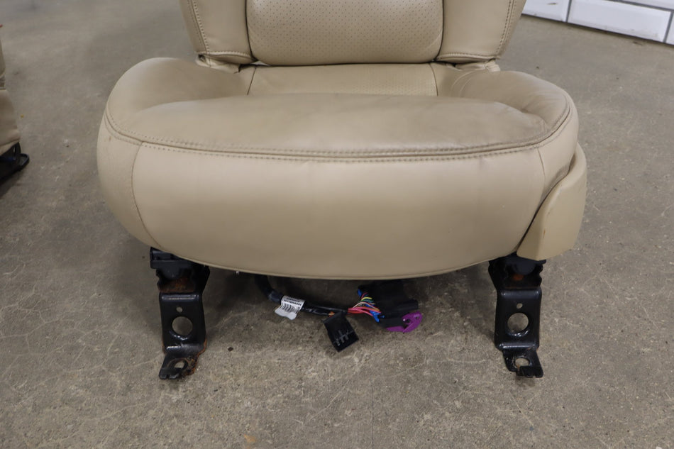 05-13 Chevrolet Corvette C6 Leather Seats Cashmere 31