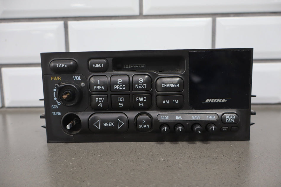 2002 Cadillac Escalade Radio 15073127 OEM