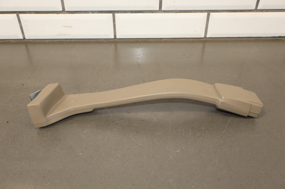 1999-2000 Cadillac Escalade Right Front Seat Belt Buckle OEM