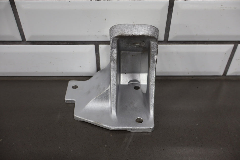 2006 Pontiac GTO Pair- Engine Mount Brackets 92056790 OEM