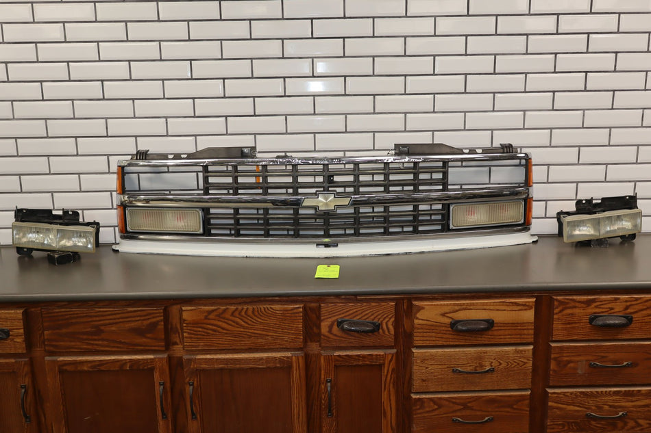 1993 CT2500- Grille