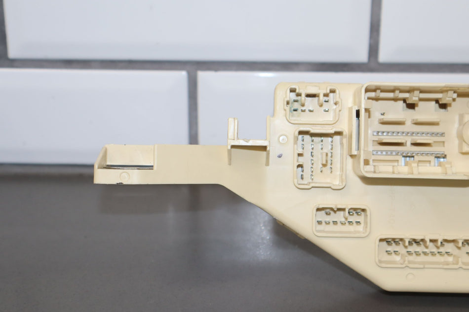 1998-2002 Toyota Land Cruiser Lexus LX470 Right Passenger Interior Fuse Box