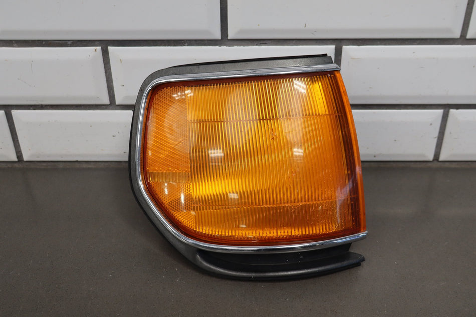 1991-1998 Toyota Land Cruiser Right Front Lamp 8161060110 OEM