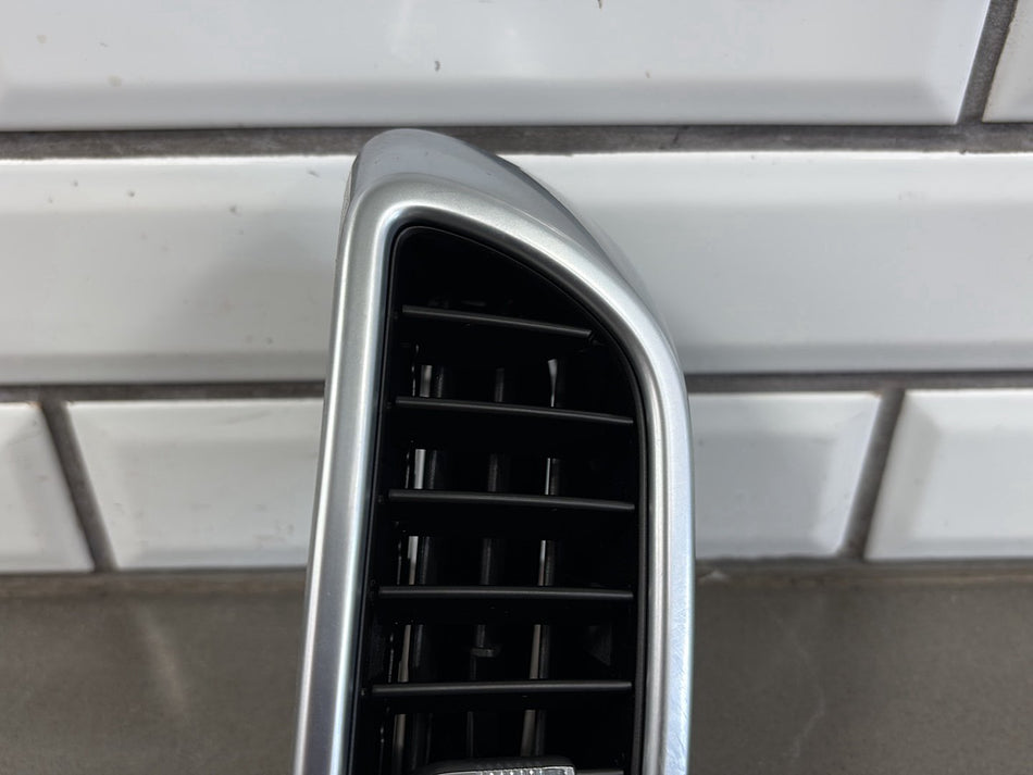 2011 Porsche Cayenne 958- Dash Air Vent Centre