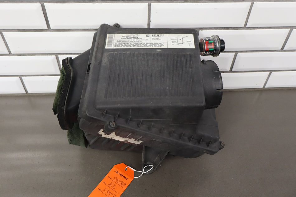 2004 Chevrolet Silverado 2500- Air Cleaner/Box