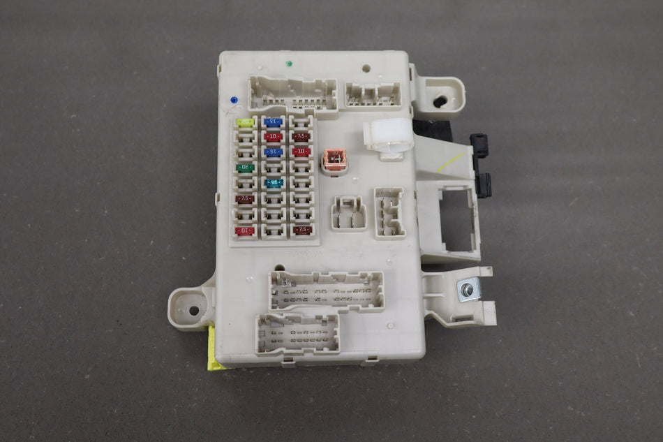 2007 Toyota FJ Cruiser 4.0L Cabin Fuse Box