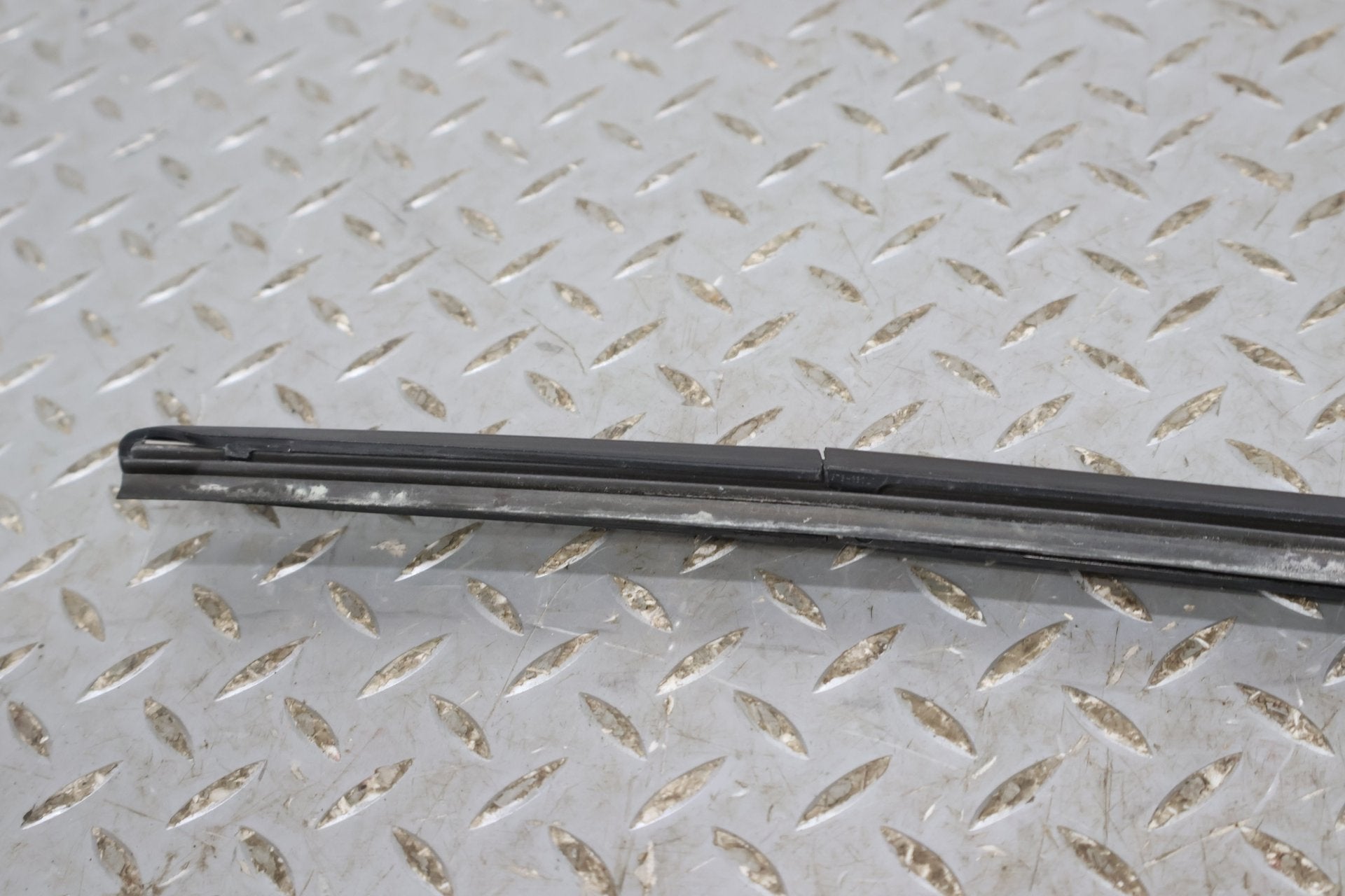Wiper Arm, 2022, Rivian, R1S